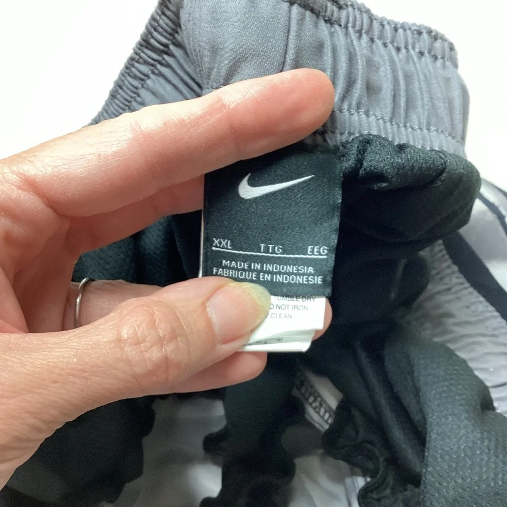 Nike Striped Bathing Suit Swim Trunks‎ Men’s Size XXL Striped Black Gray White